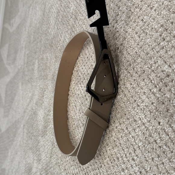 ❤️Express Women's Taupe Belt with Black Geometric Buckle - Picture 2 of 9